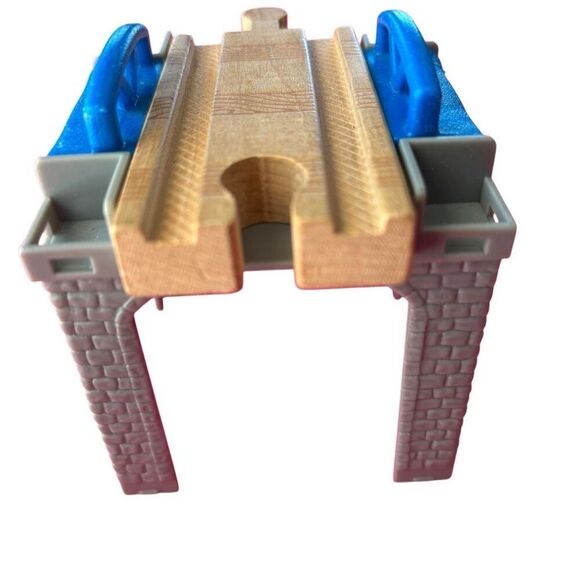 Thomas & Friends Wooden Train Stacking Riser - Picture 6 of 8